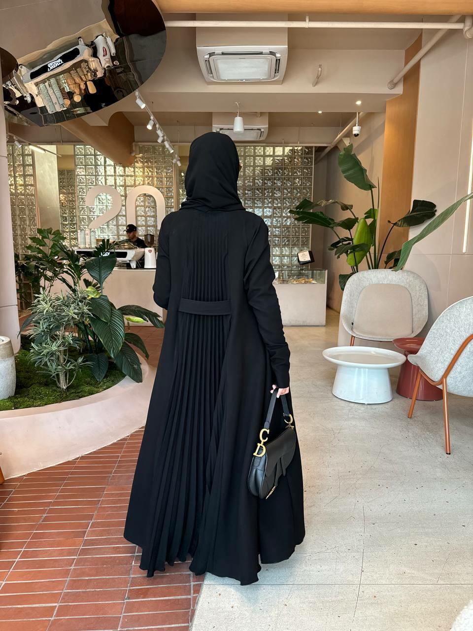 Black Crepe abaya with pleated back and fitted sleeves