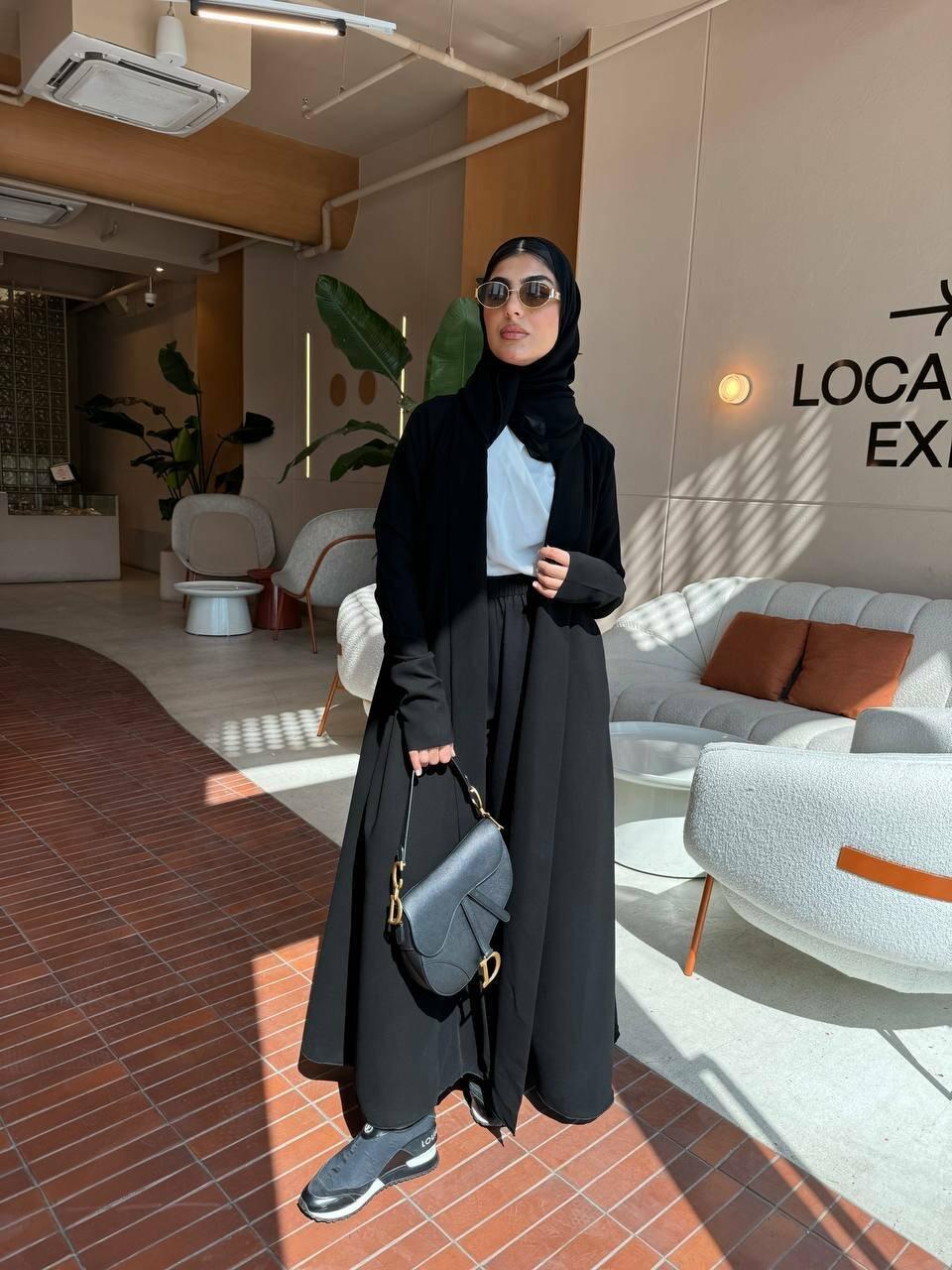 Black Crepe abaya with pleated back and fitted sleeves